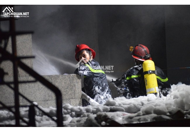 Cháy chung cư ở Sài Gòn, 13 người tử vong