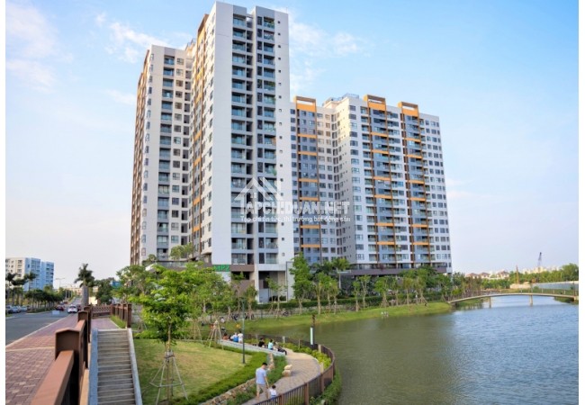 Người mua BĐS chật vật tìm nhà giữa cơn “bão giá”.