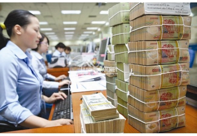 Siết tín dụng vào bất động sản, tiêu dùng