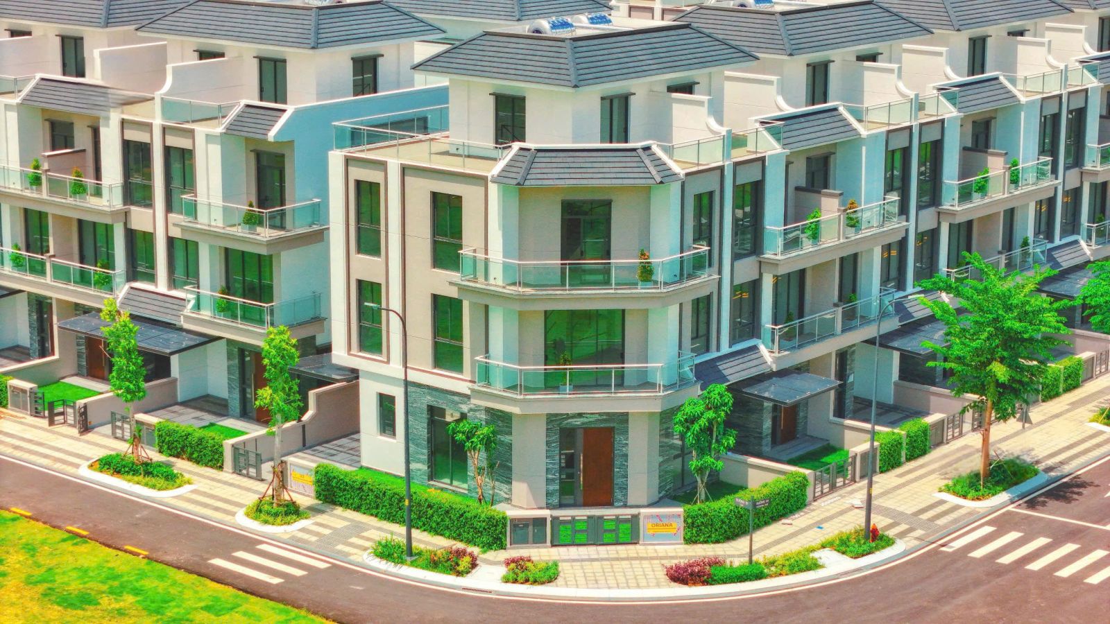 nhà phố liền kề vườn Gladia by The Waters