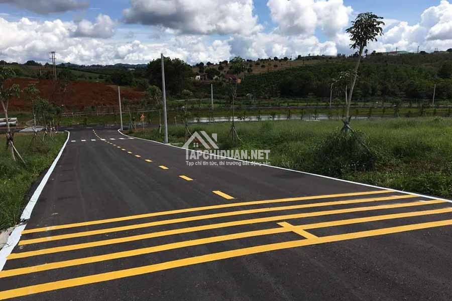 ĐẤT NÊN TRUNG TÂM TP BẢO LỘC ĐẦU TƯ SIÊU LỢI NHUẬN CHỈ VỚI 4,5 TRIỆU/M2 - CÓ NGAY SỔ HỒNG